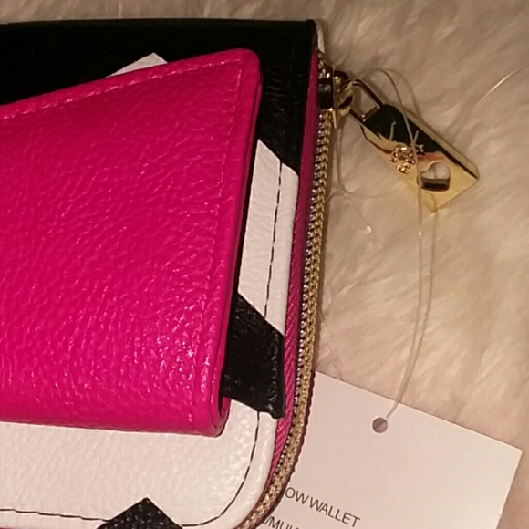 NWT Betsey Johnson Faux Leather Bow Wallet Chevron - Picture 6 of 8